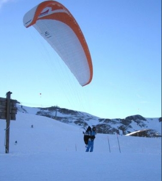  Paragliding on the snow 